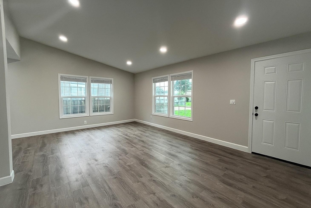 11 Carol Court - Photo 0