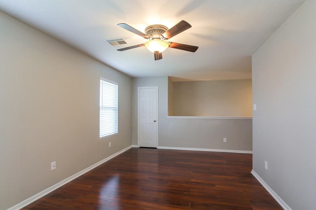 7819 Adonis Avenue - Photo 7
