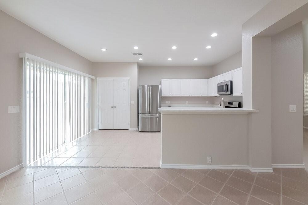 26138 Flinton Drive - Photo 3