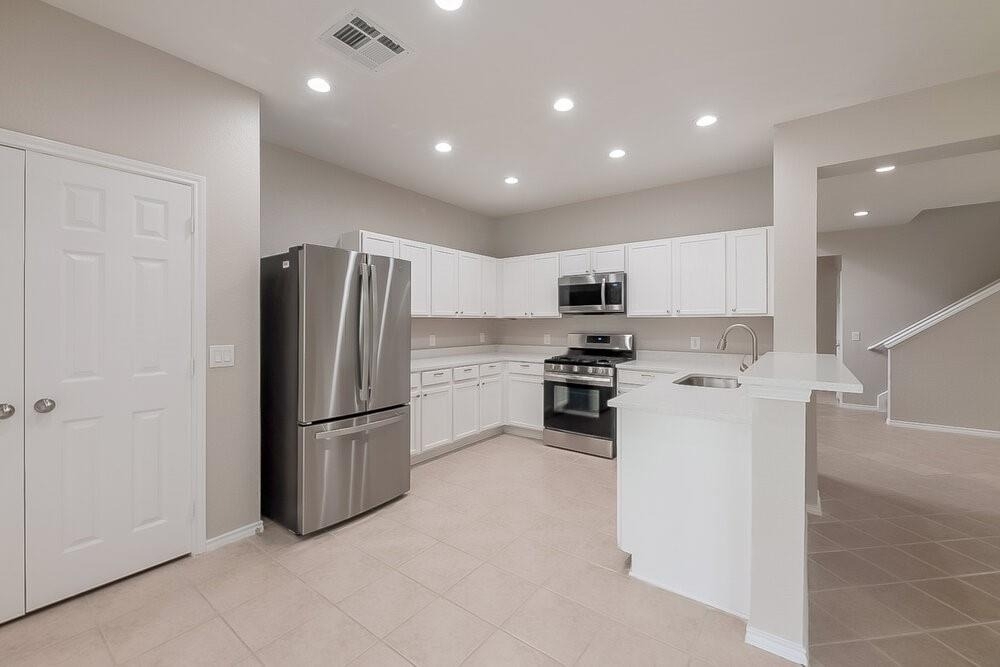 26138 Flinton Drive - Photo 4