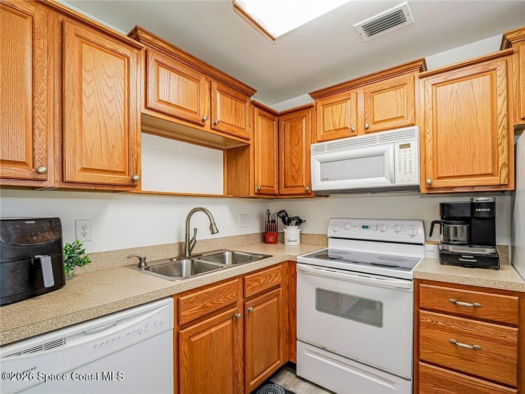 73 Royal Oak Court - Photo 7