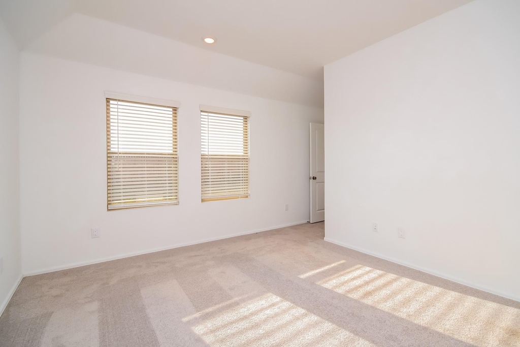 18438 Running Shadow Court - Photo 8