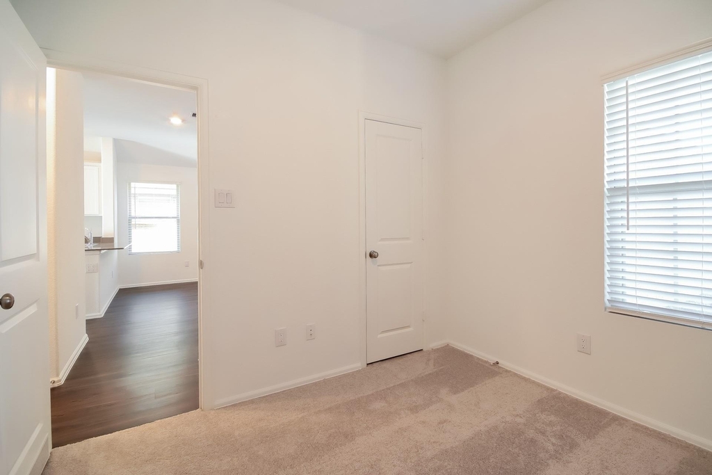 18438 Running Shadow Court - Photo 10