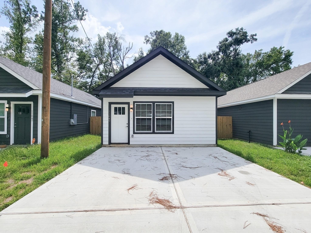 11849 Nelwood Street - Photo 0