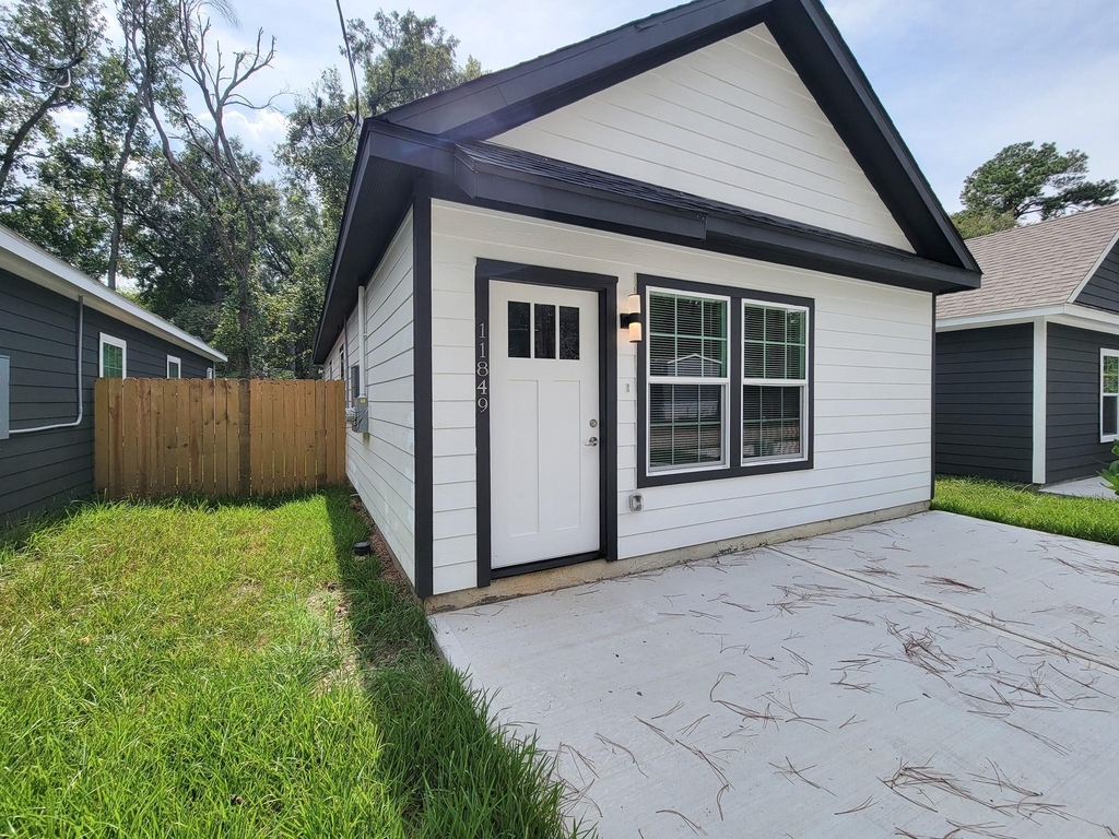 11849 Nelwood Street - Photo 2