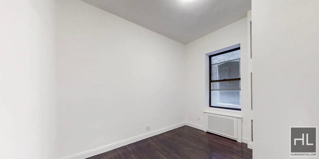 East 91 Street - Photo 2