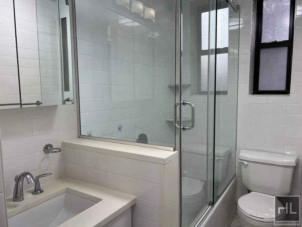 West 68 Street - Photo 9