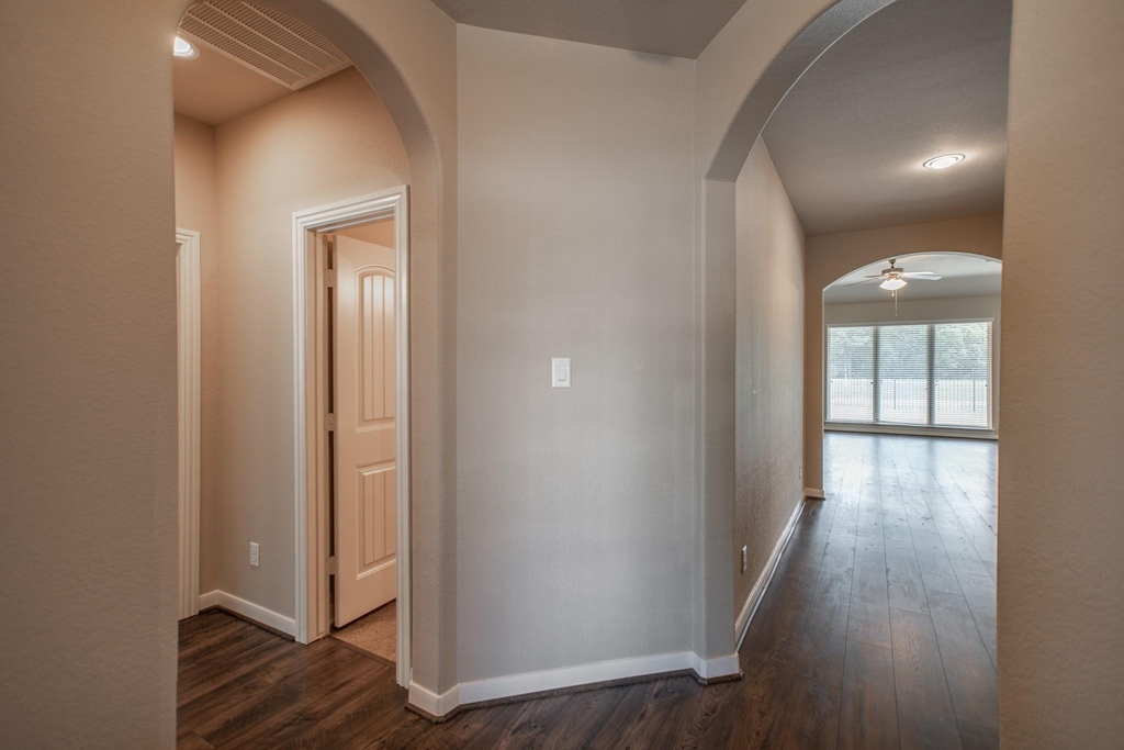99 W Wading Pond Circle - Photo 3