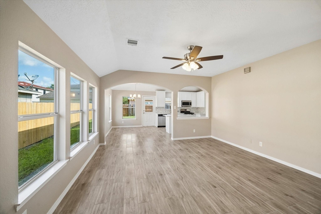 1523 Blossom Lane - Photo 5