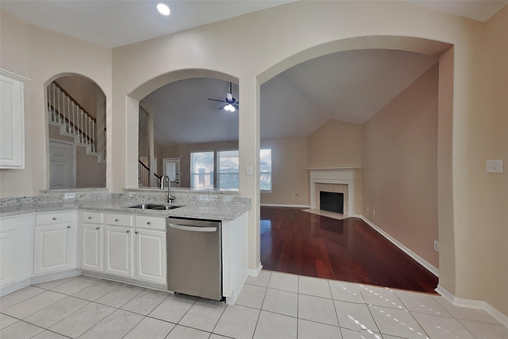 20422 Silver Oak Trail - Photo 4