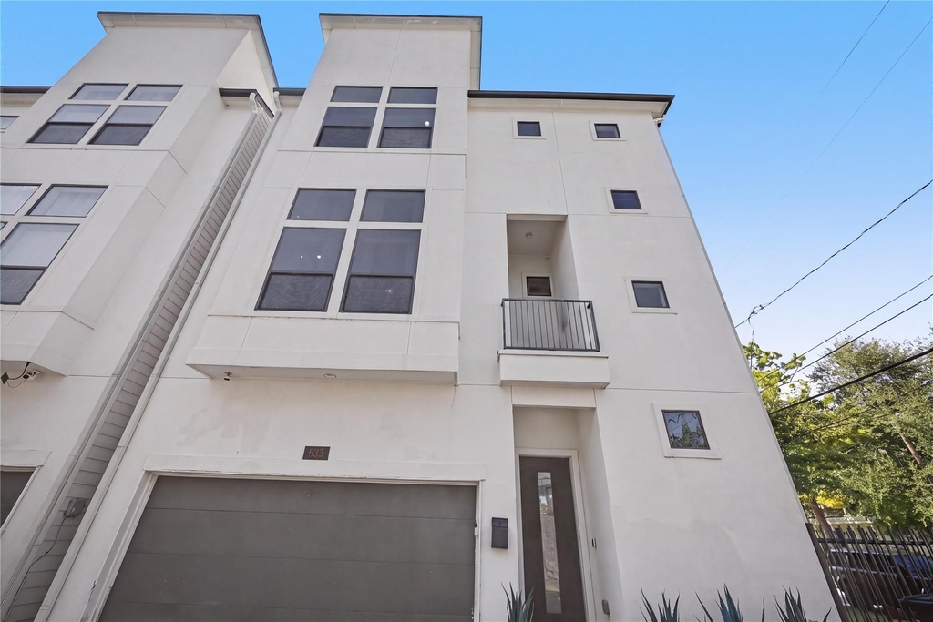 932 W 22nd Street - Photo 44