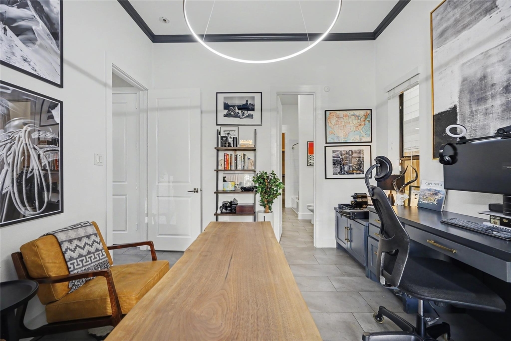 932 W 22nd Street - Photo 6