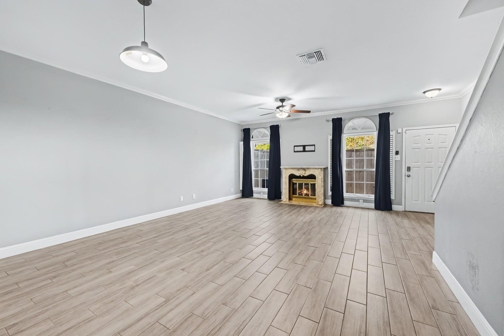 4001 Tanglewilde Street - Photo 4