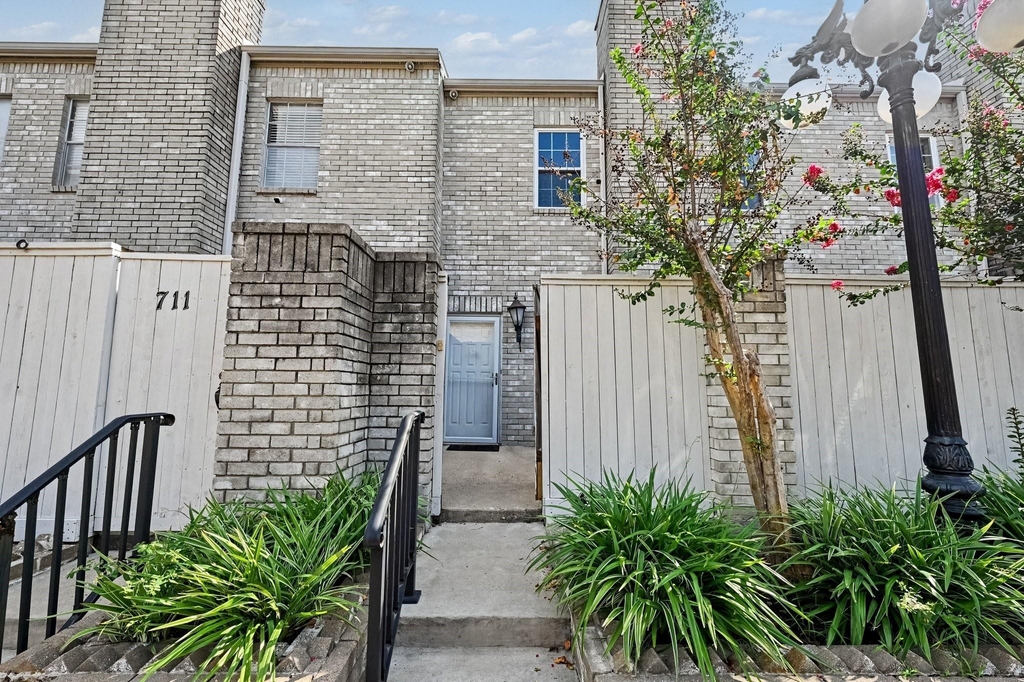4001 Tanglewilde Street - Photo 0