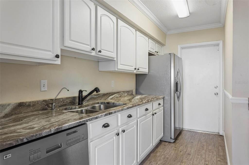 6341 Treetop Circle - Photo 8