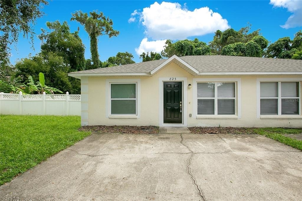 823 Douglass Avenue - Photo 0