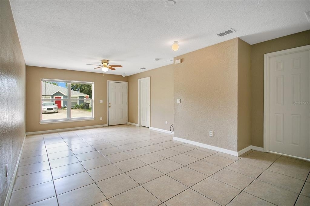 823 Douglass Avenue - Photo 4