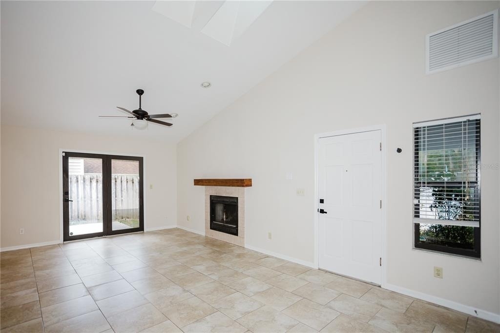 3915 Nw 7th Place - Photo 5