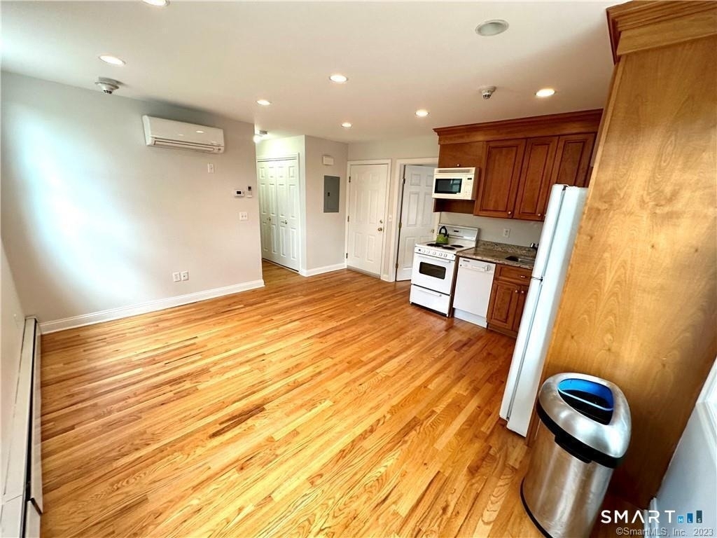 137 Mason Street - Photo 5