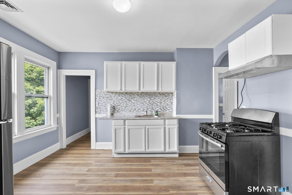 1105 Main Street - Photo 0