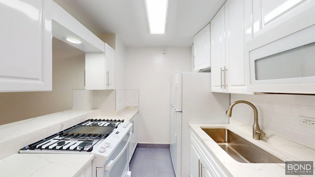 East 71st St & 1st Ave - Photo 4