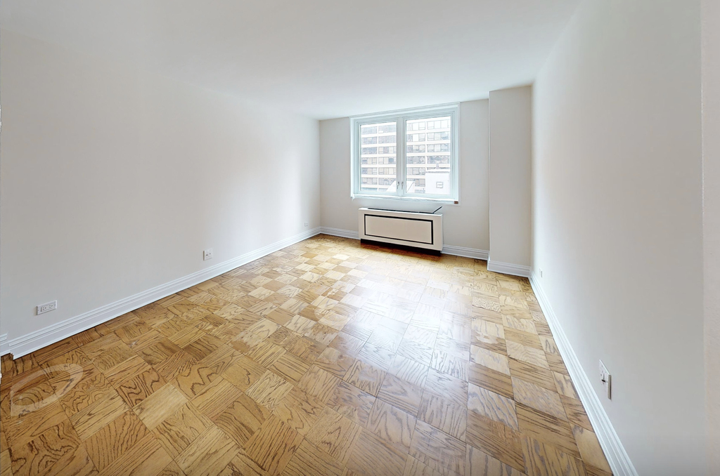 East 71st St & 1st Ave - Photo 2