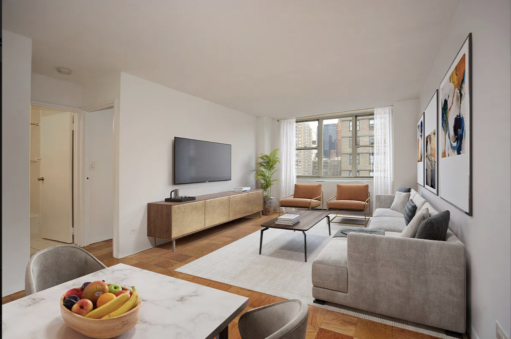 East 29th Street - Photo 0