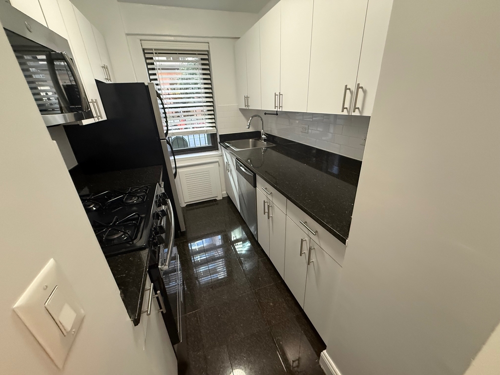 405 East 56th Street - Photo 2
