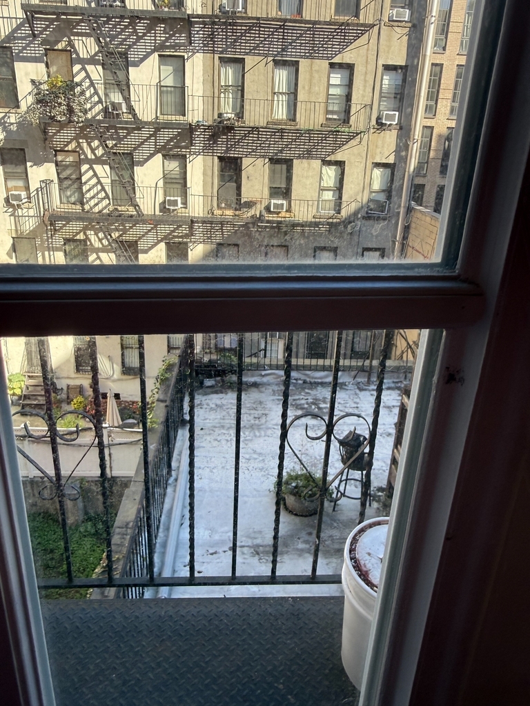 437 West 53rd Street - Photo 6