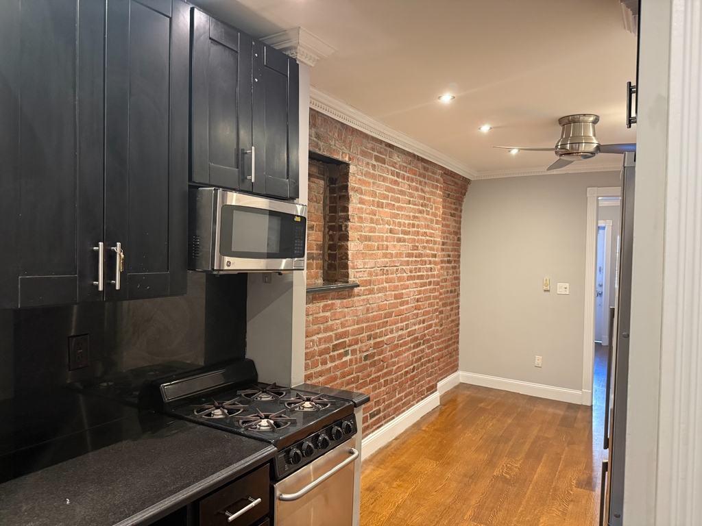 437 West 53rd Street - Photo 4