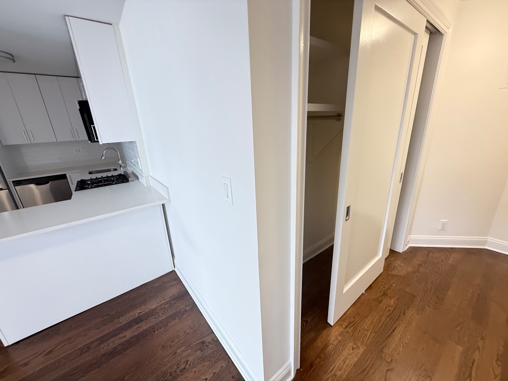 405 East 56th Street - Photo 5