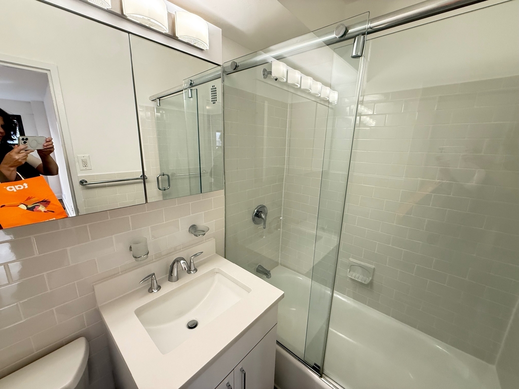 405 East 56th Street - Photo 4