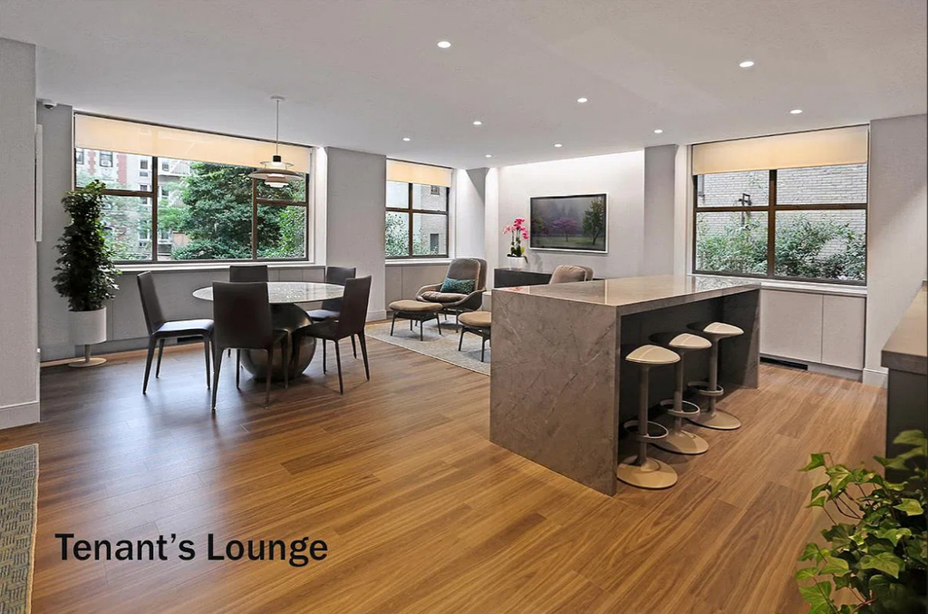 Upper East Side  - Photo 6