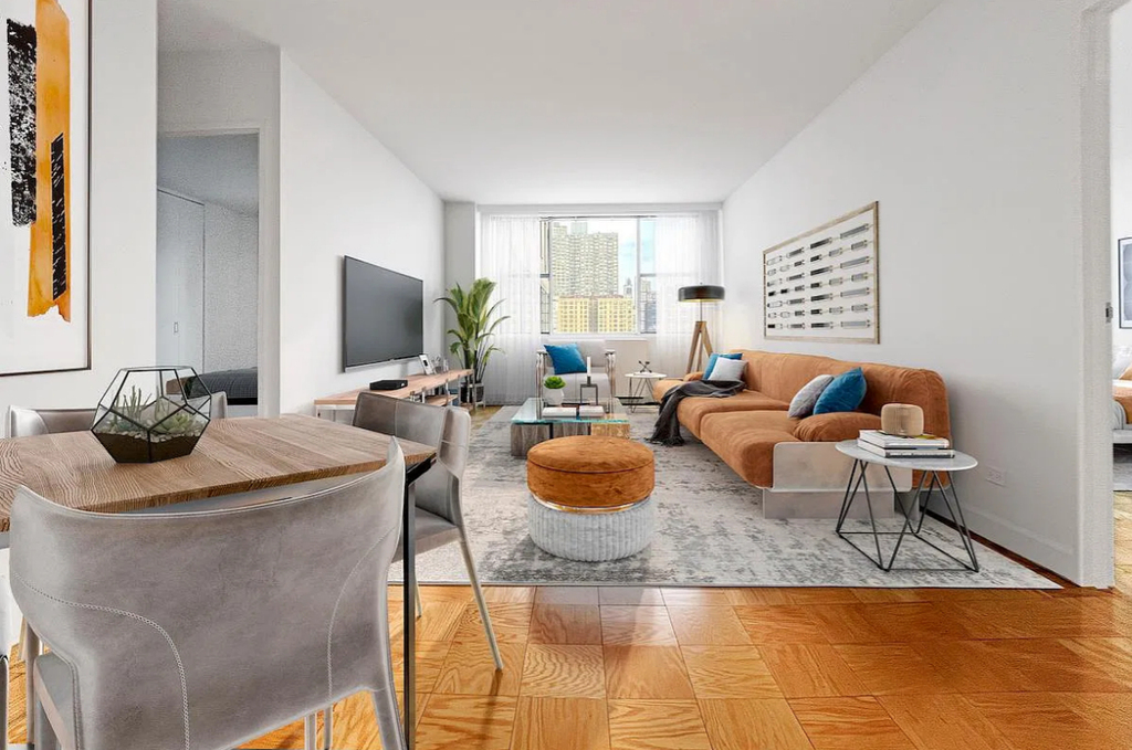 Upper East Side  - Photo 2