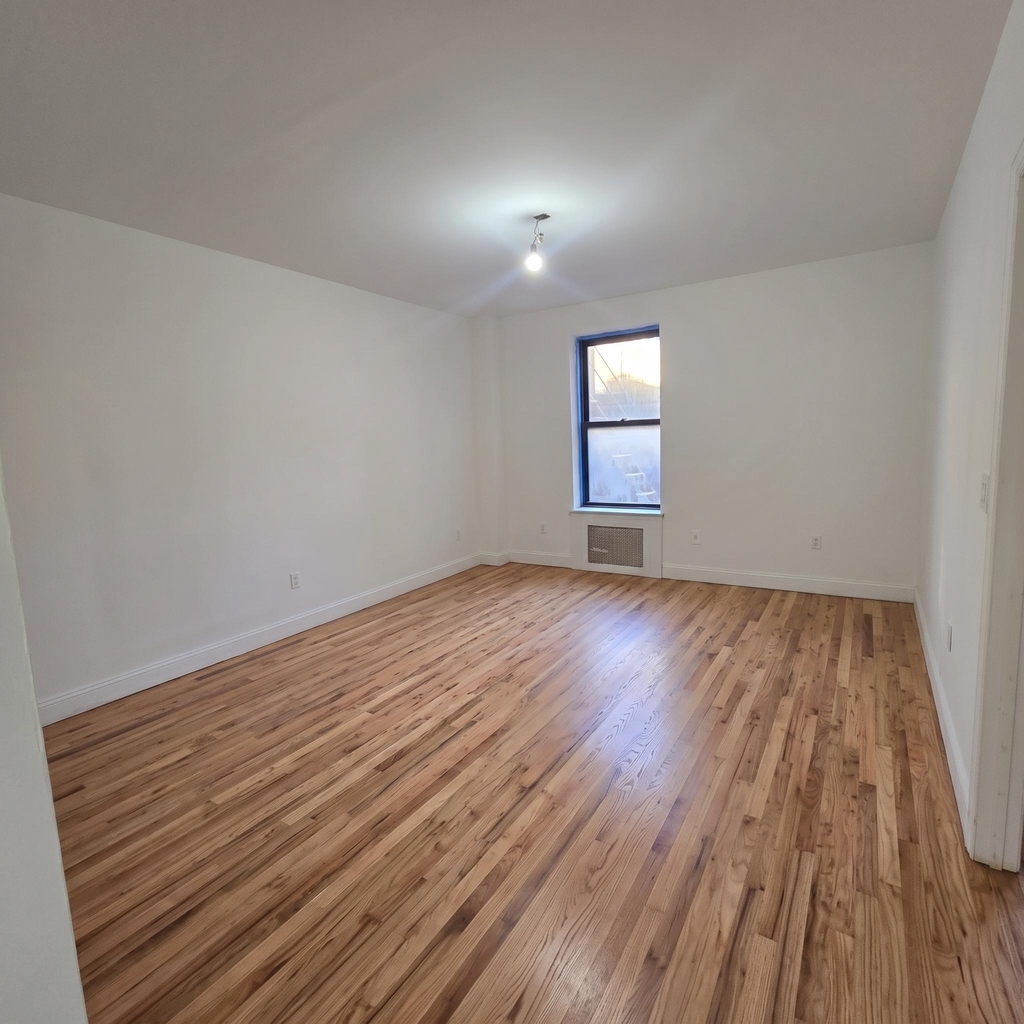 202 Riverside Drive - Photo 3