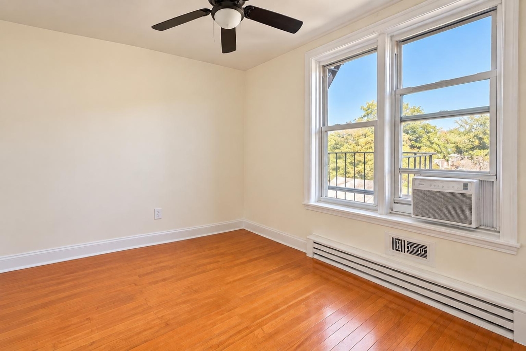 2011 Ocean Ave - Photo 4