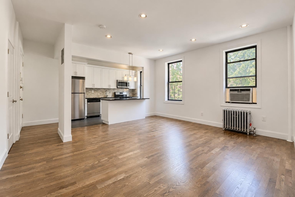165 Pinehurst Avenue - Photo 1