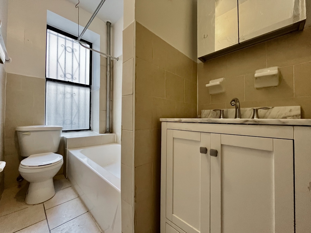 631 Edgecombe Avenue - Photo 4