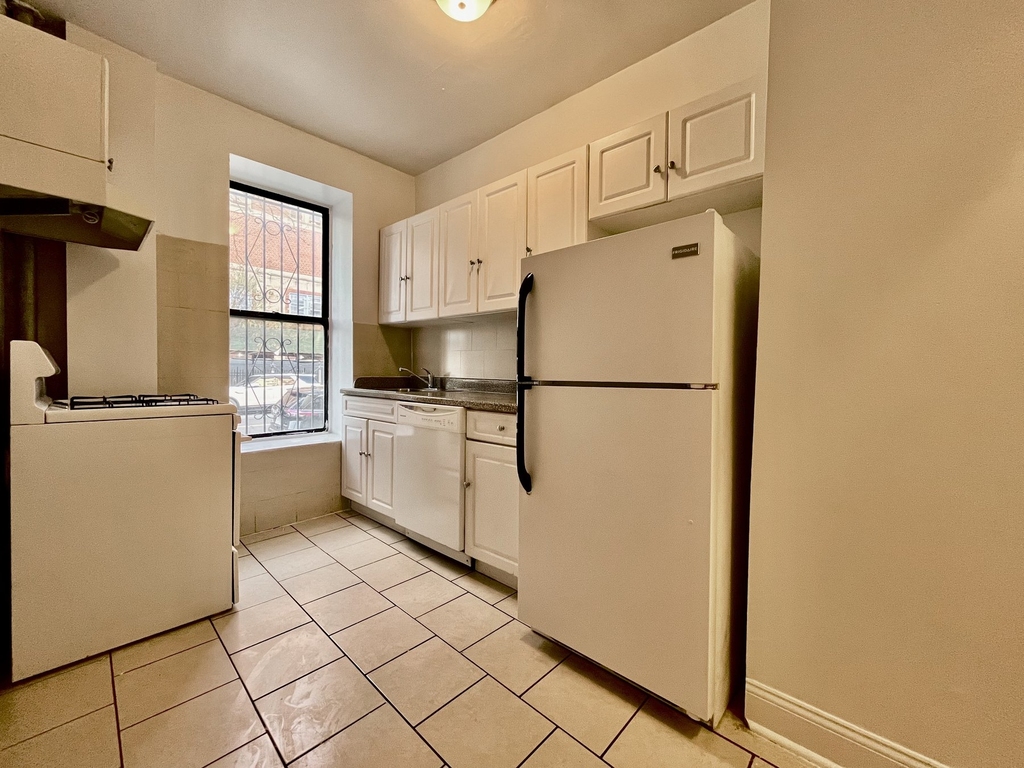 631 Edgecombe Avenue - Photo 3