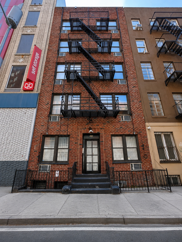 446 West 55th Street - Photo 4