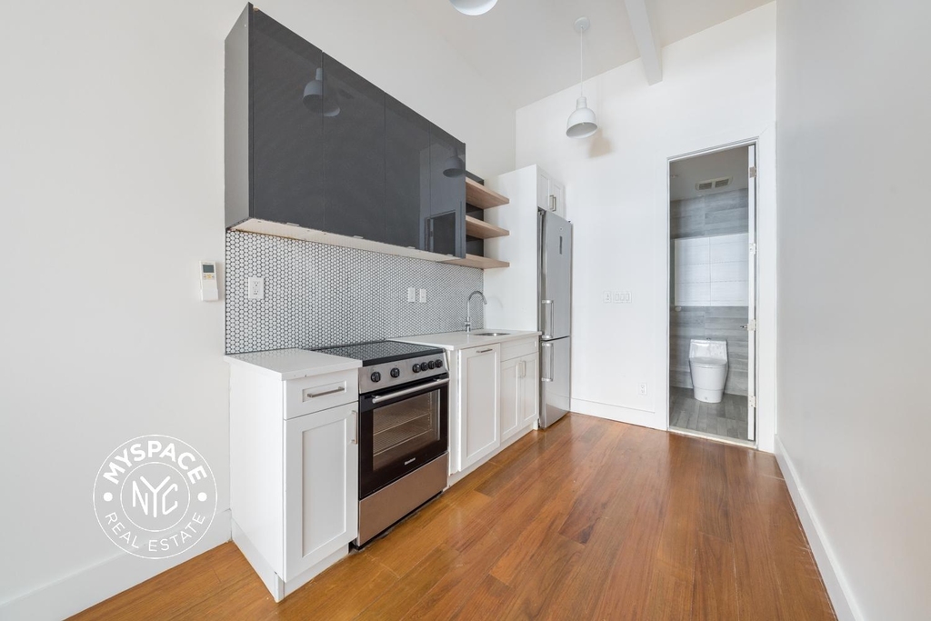 228 Kingsland Avenue - Photo 1