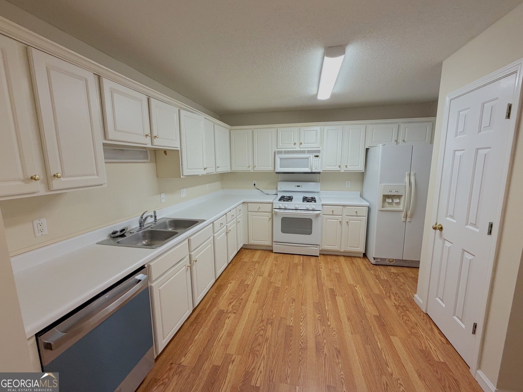 81 Abbotsford Drive - Photo 5