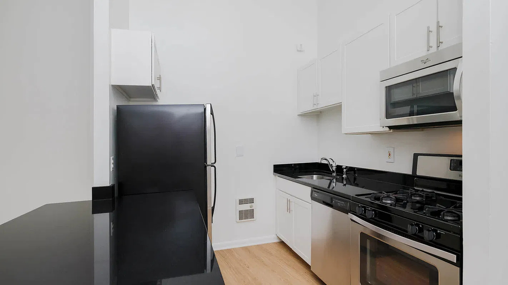 Broad Street - Photo 3