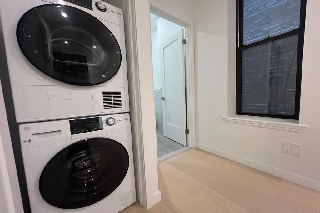 225 East 25th Street - Photo 3