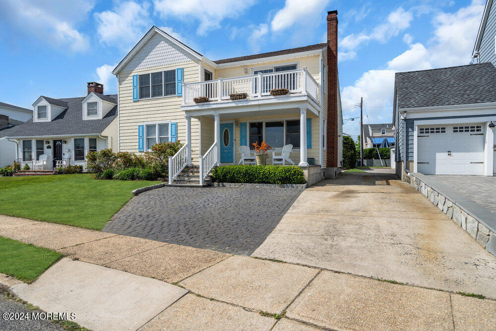 305 North Boulevard - Photo 1