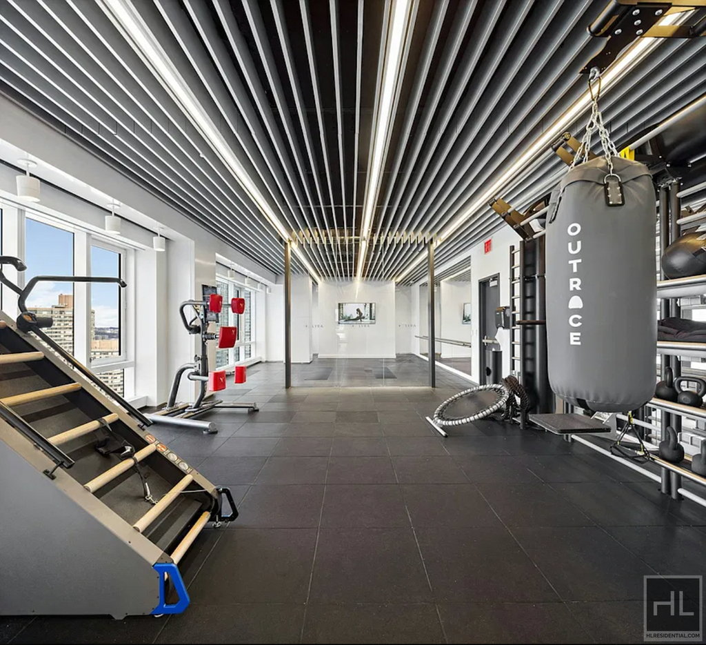 West 38th Street - Photo 7