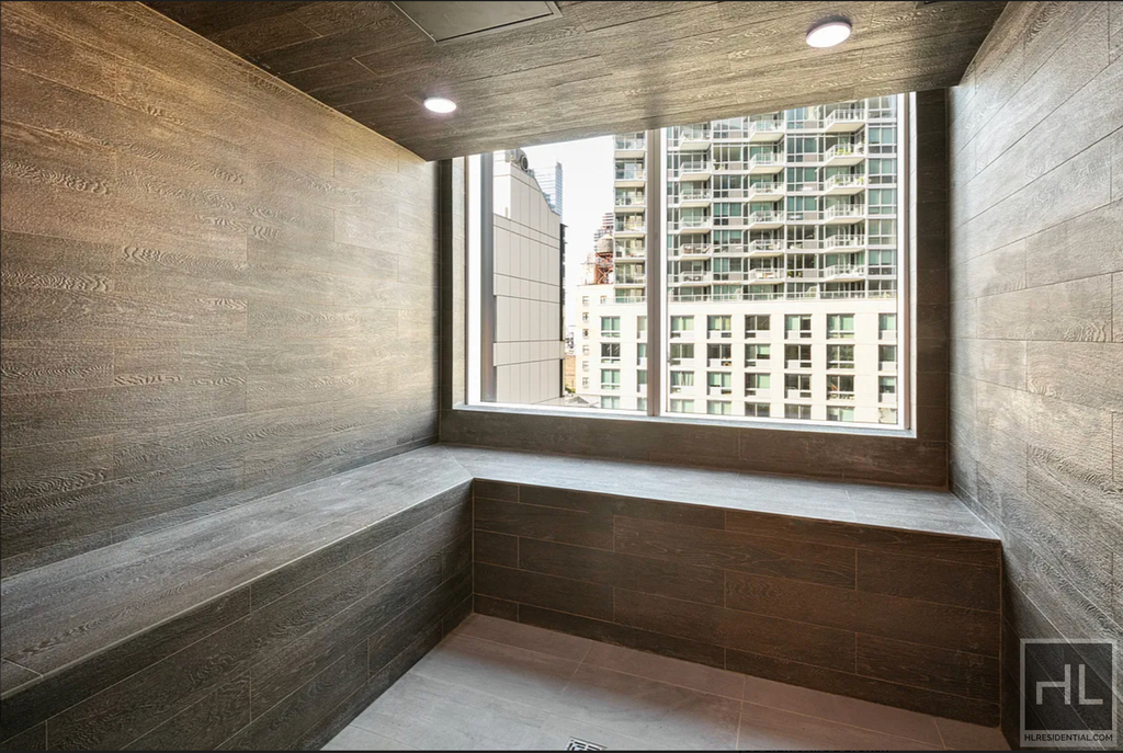 West 36th Street - Photo 17