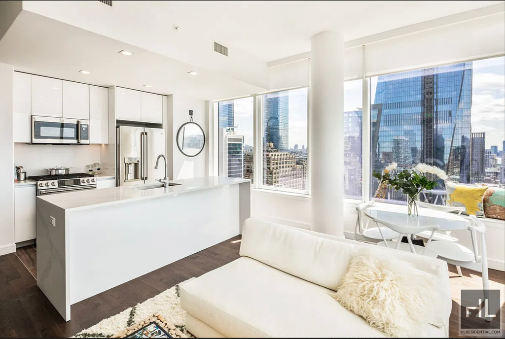 West 36th Street - Photo 1