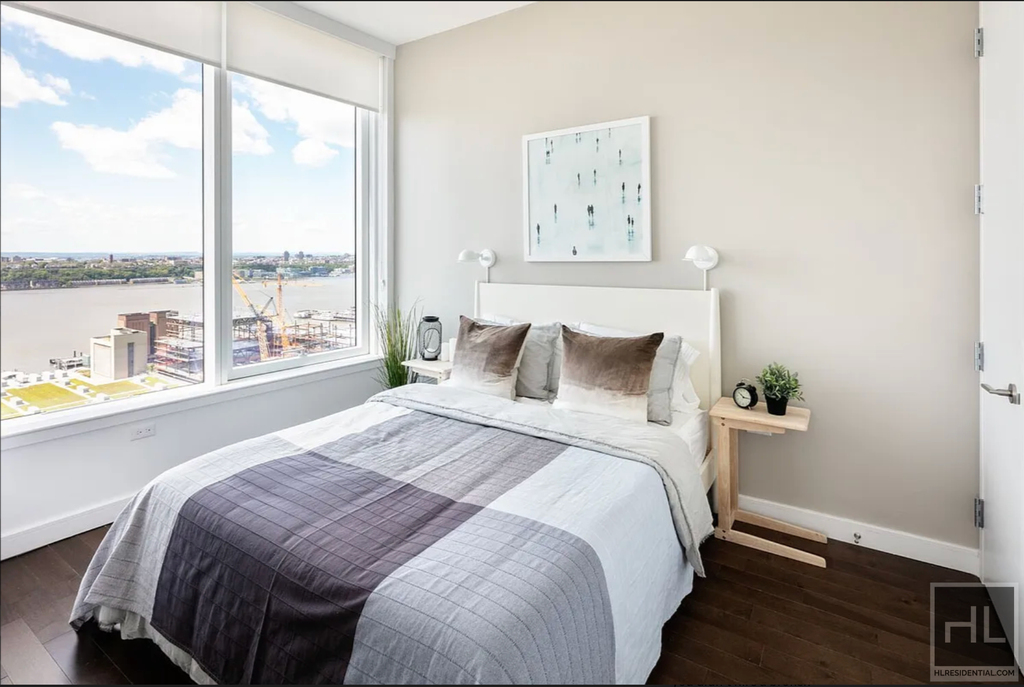 West 36th Street - Photo 6