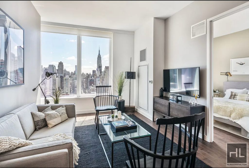 West 36th Street - Photo 0
